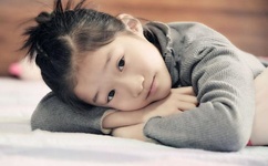 梁靖昆晒全家福